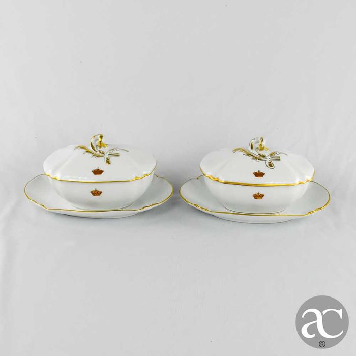 Par de terrinas e apresentador porcelana NG serviço “Coroa Real”