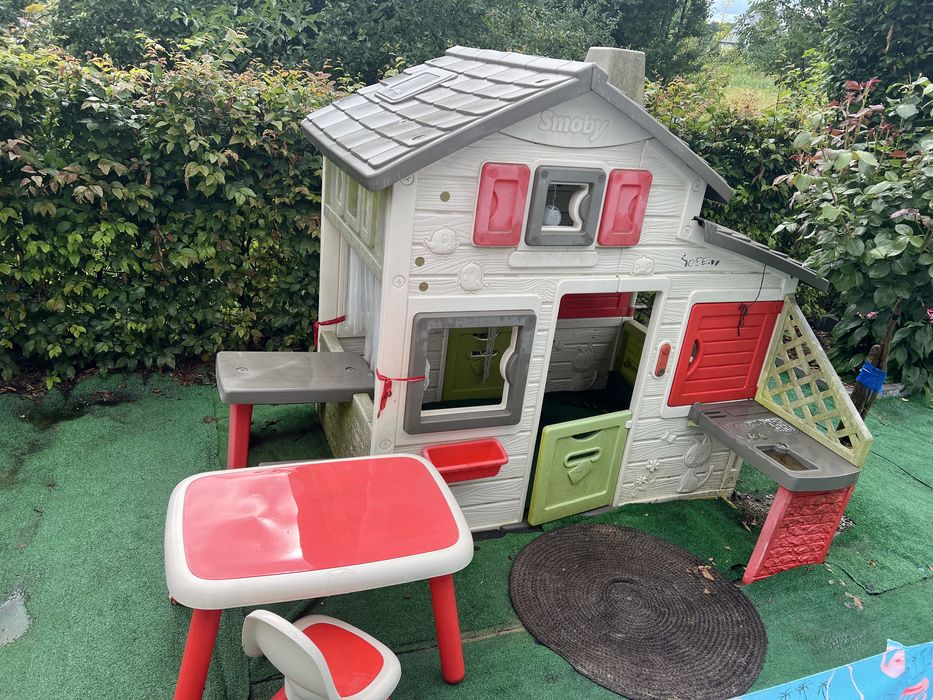 Domek ogrodowy snoby plus stolik i krzeslo snoby