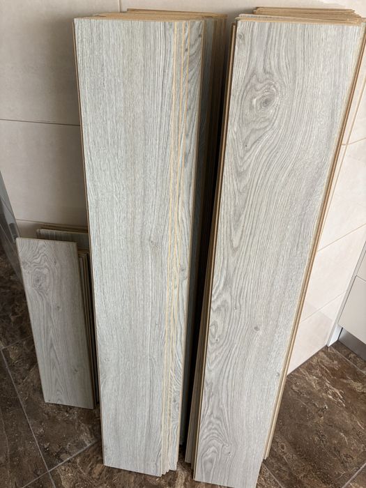 Só esta semana - Chão flutuante usado cinza Artens Leroy BG210 ac5 8mm Usado