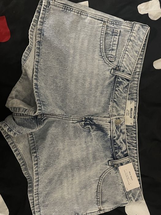 Mini spodenki z niskim stanem Hollister