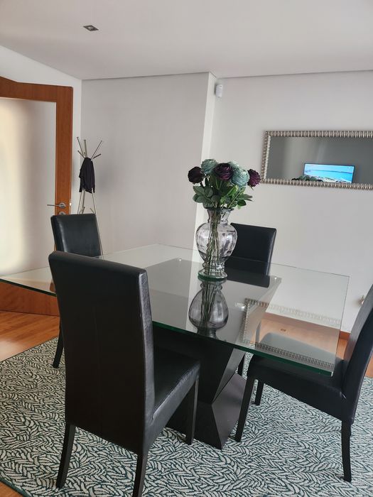 Mesa de vidro  da para 8 pessoas ou +