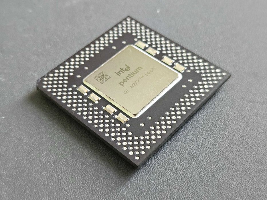 Procesor Intel Pentium W MMX tech SL27J 2.8V A4