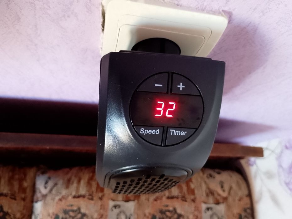 Портативный мини-обогреватель Handy Heater.