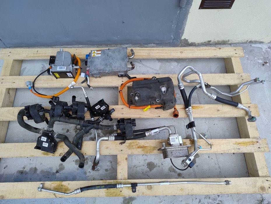 Компресор, помпи, трубки, теплообмінник Tesla Model S