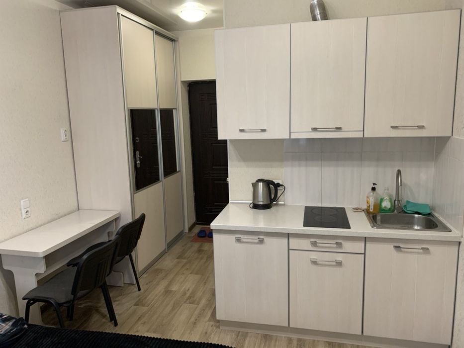 Квартира біля метро Захисників України