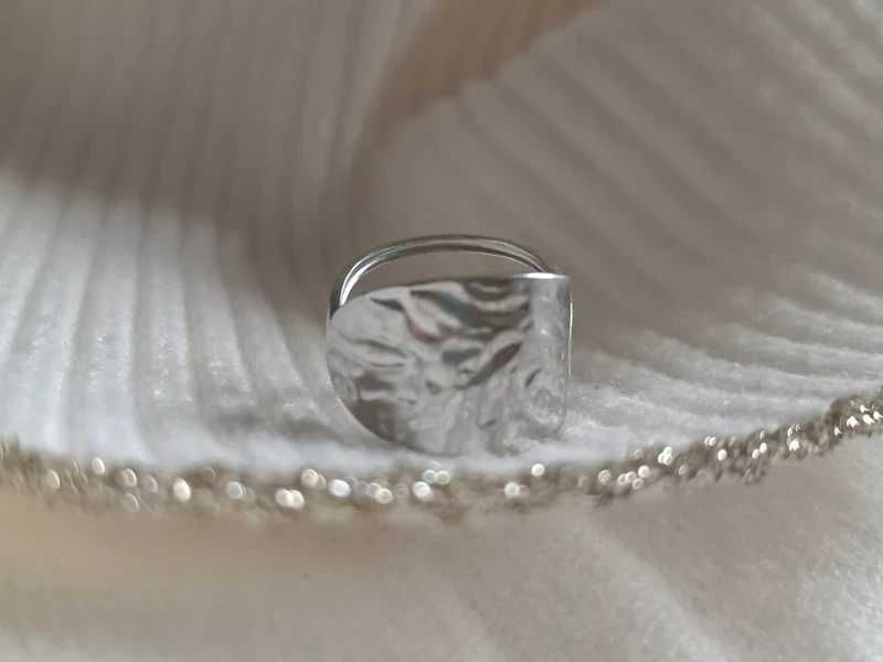 Modernistyczny Pierścionek Hammered Silver Regulowany boho glamour