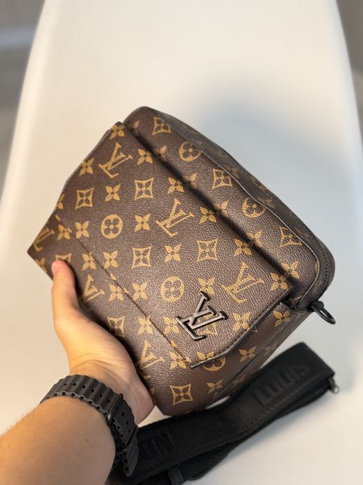 Шкіряна сумка louis vuitton з переднім відсіком