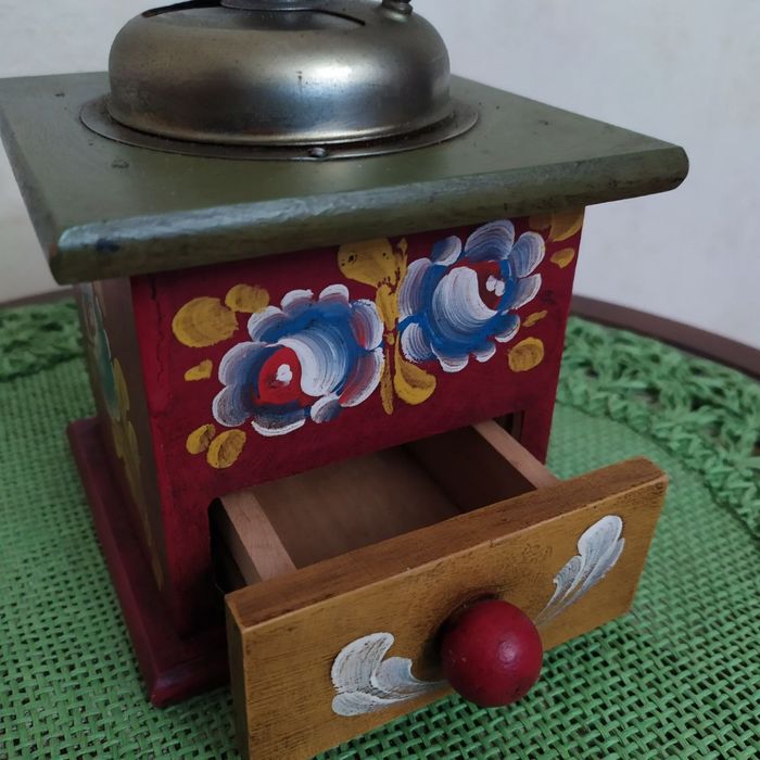 Кофемолка ручная, кавомолка, винтаж, ретро, антік