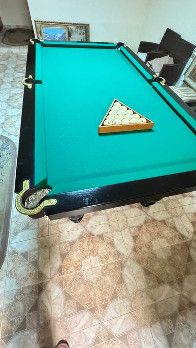Більярдний стіл 220*120 см. З набором для гри .