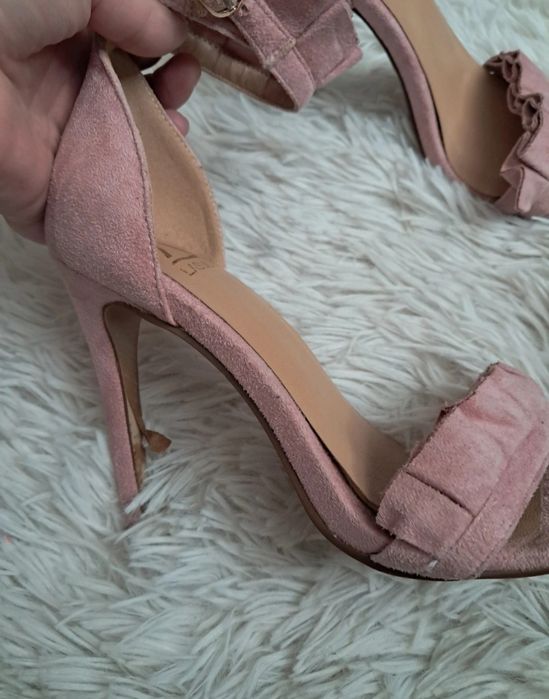 Buty na obcasie pudrowy róż Lasula