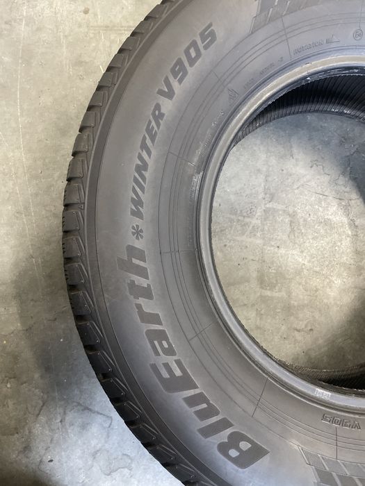 2x Opona Zimowa 245/70 R16 Yokohama BluEarth Winter V905