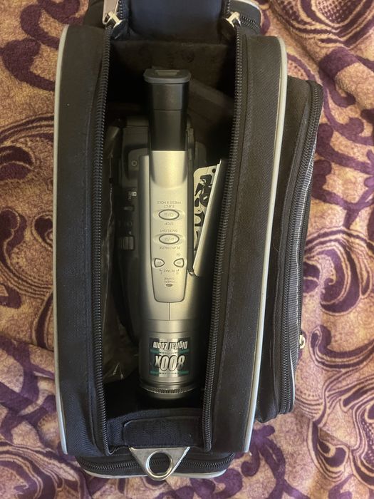 видеокамера JVC Compact VHS Camcorder