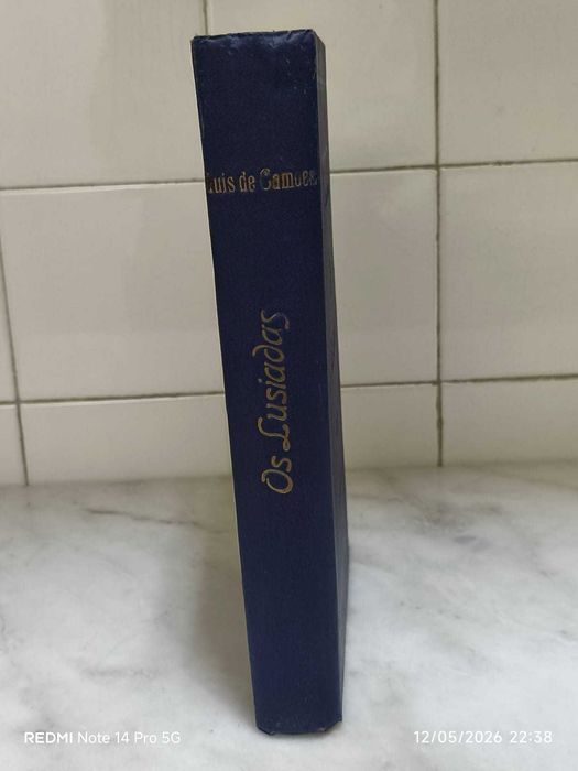 Livro Antigo "Os Lusíadas" - Capa Dura - Editora Guimarães (COMO NOVO)