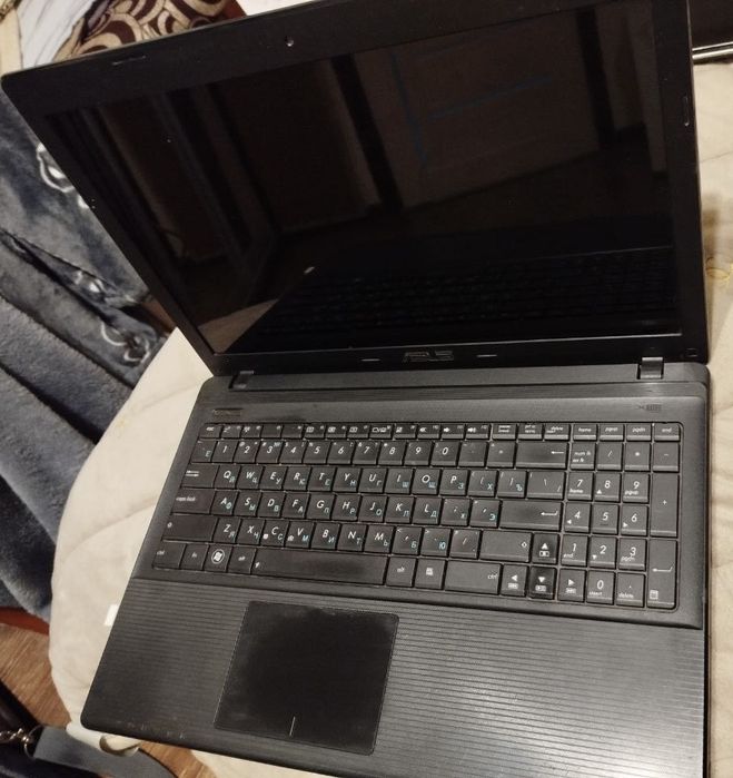 Ноутбук ASUS чорний X55U