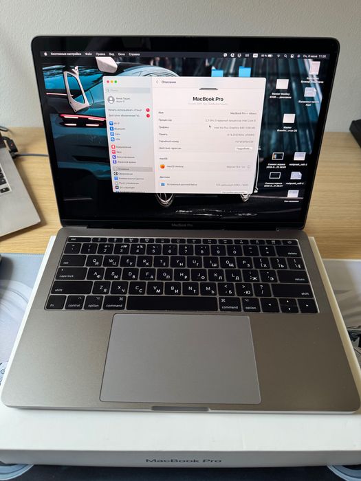 Продам ноутбук Apple MacBook pro 13 2019 256