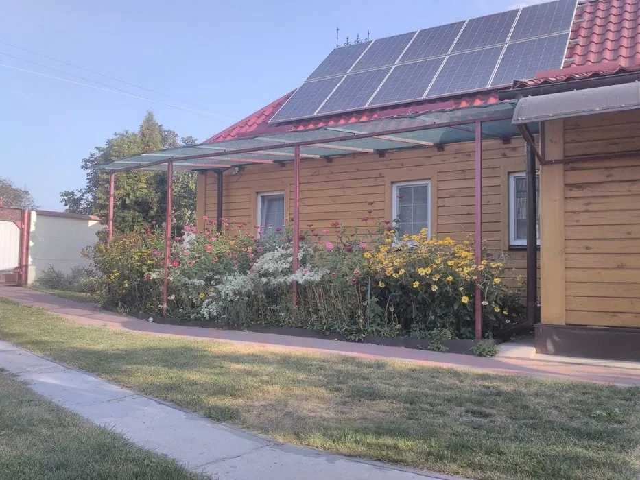 Продам будинок с.Андріївка.Камін,газ,сонячні панелі,гараж,сарай