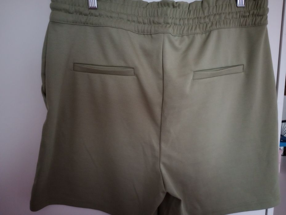Nowe krótkie spodenki Esmara