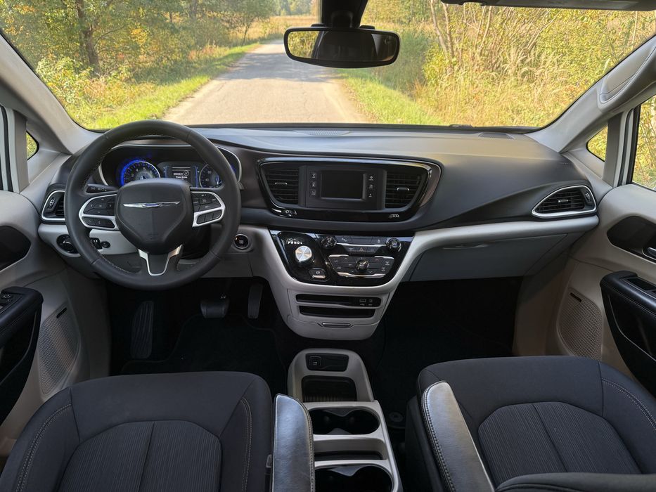 Chrysler Pacifica zarejestrowana po seriwsie