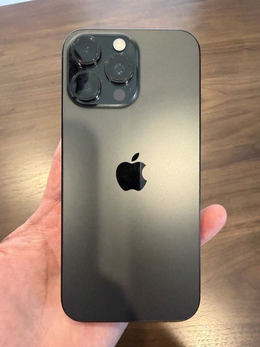 Iphone 16 Pro Max - 256GB - titânio preto - como novo