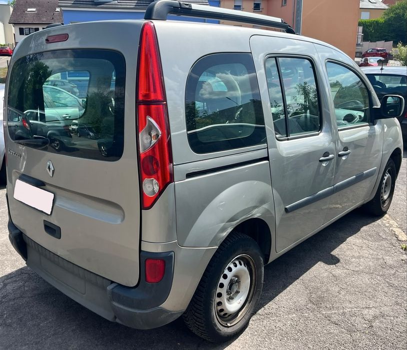 Reunult Kangoo adaptada a carrinha de rodas