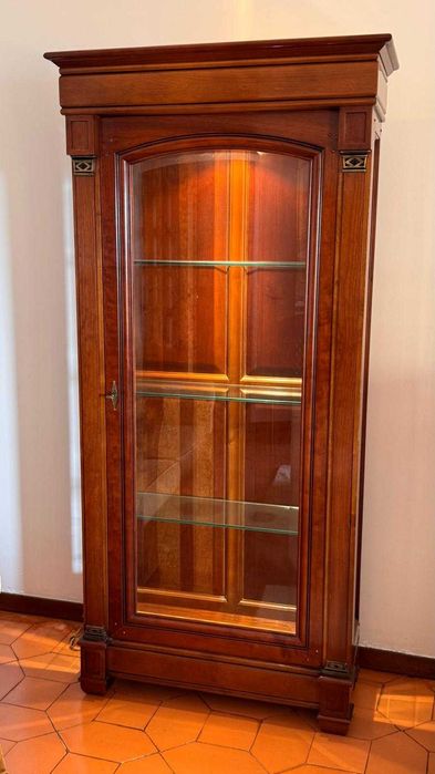 Vitrine em cerejeira
