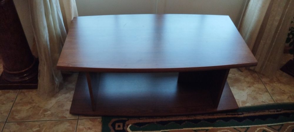 Mesa de centro castanha , como nova