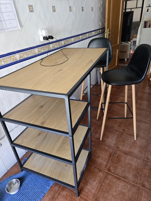 Bar de cozinha com 2 caldeiras almofadadas