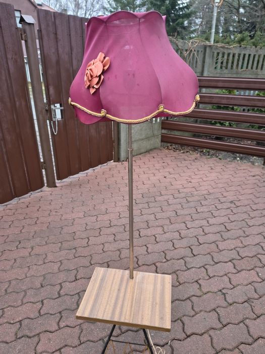 Lampa stojąca z gazetnikiem retro vintage prl