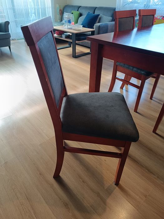 Sprzedam stół z krzesłami