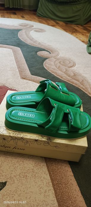 Шкіряні шльопанці 40 р.