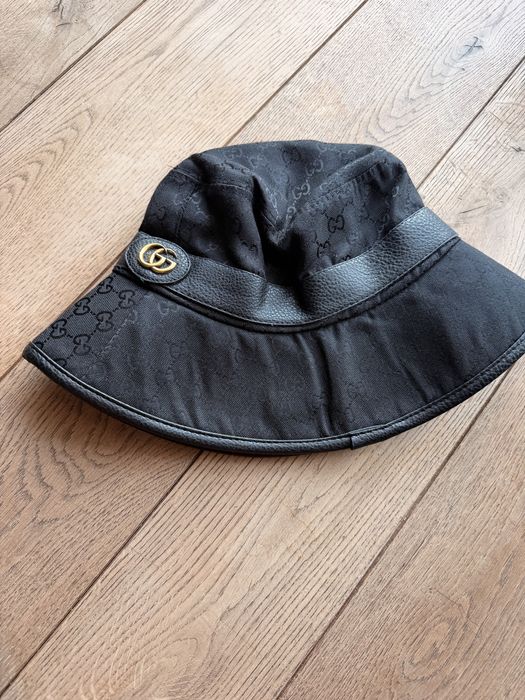 Gucci – czarny kapelusz bucket z monogramem GG
