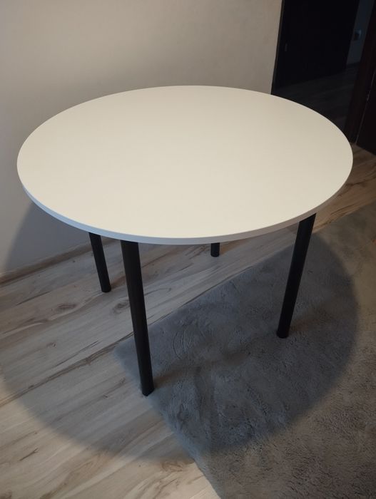Stół okrągły do salonu