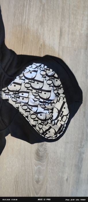 Продам кофту Dior
