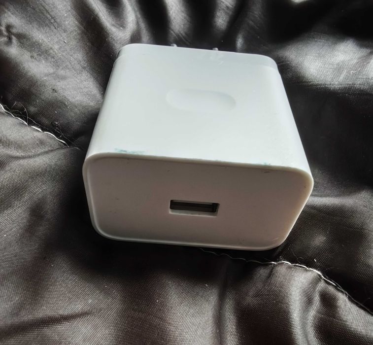 Carregador 67W , como novo