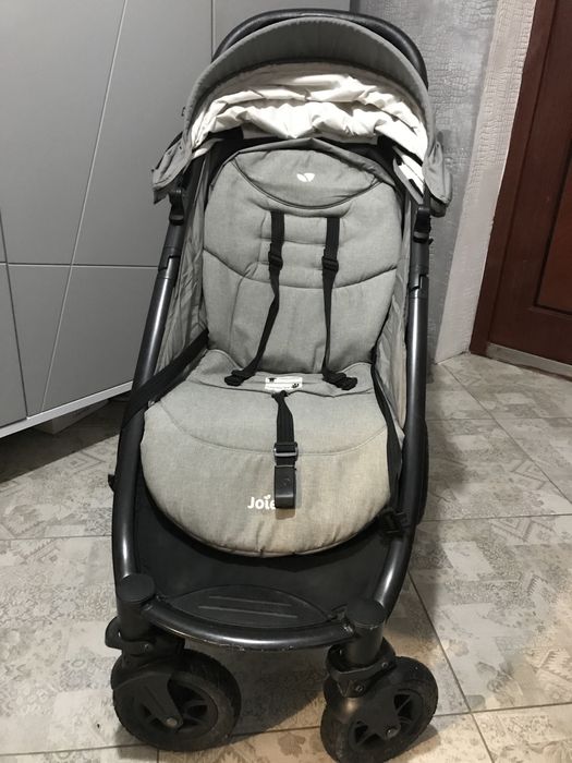 Прогулянкова  коляска Joie