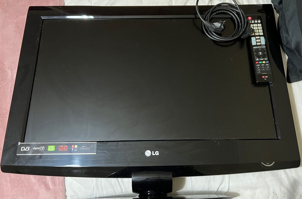Televisão LG, 32 polegadas e funcional
