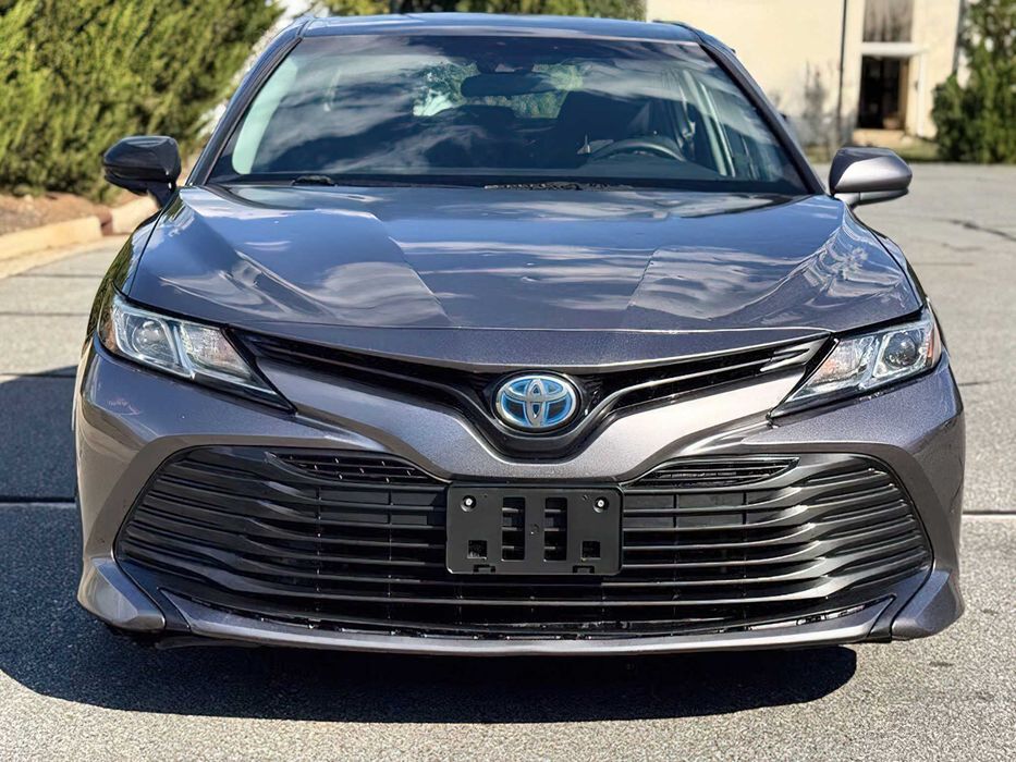 Toyota Camry Hybrid      2019