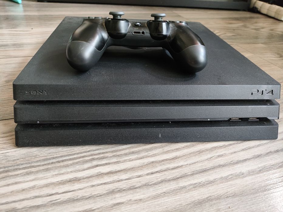 PS4 Pro z grą Death Standing.