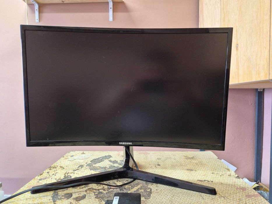 Дохлый монитор Samsung LC24RG50FQIXCI