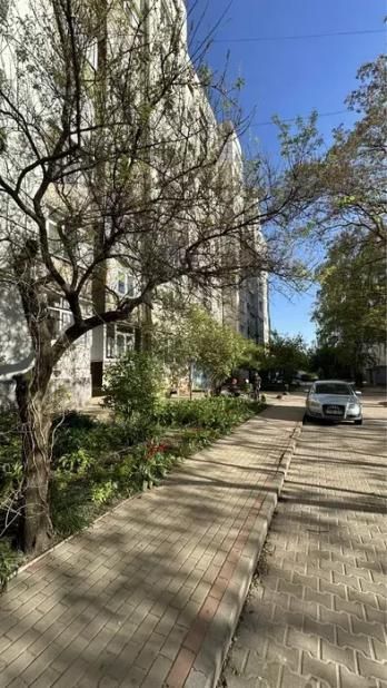 Продається 2 кім. квартира вул. Реміснича