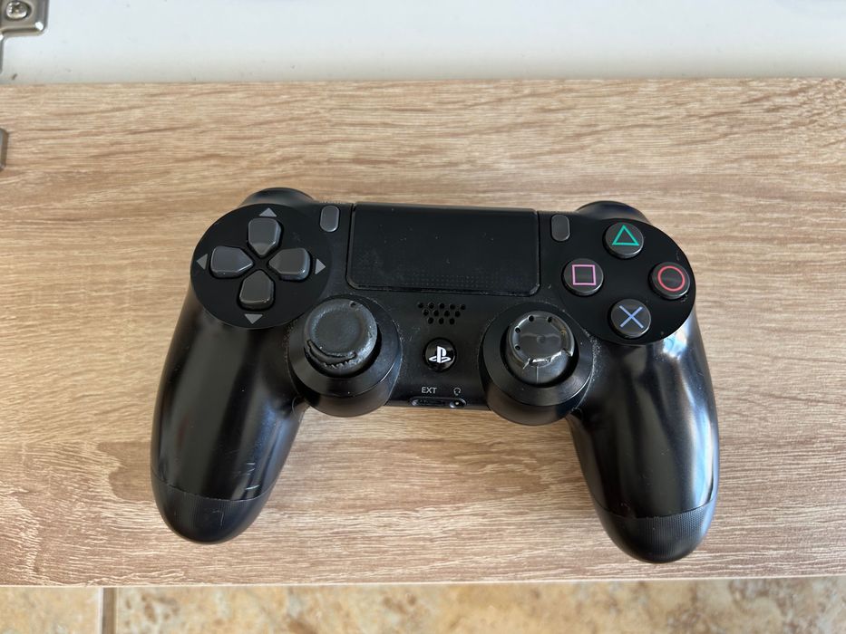 Ps4 pro 2 controle e 3 jogos