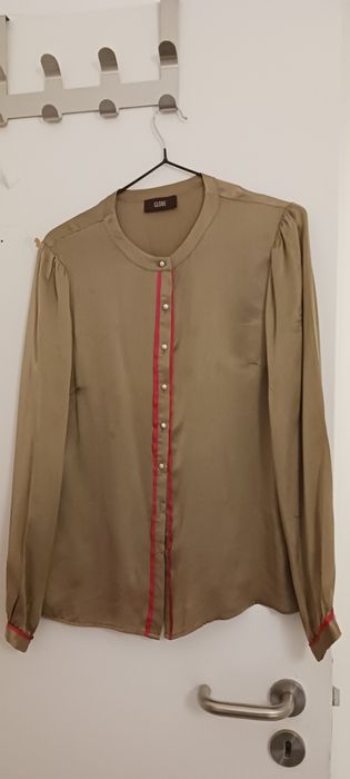 Blusa marca Globe,seda 100%,tam.34-36.  Cor castanho claro com arranjo