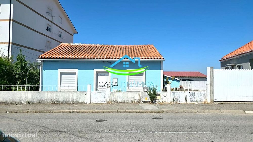 Moradia T5 com 5 WCs, Pátio e T1 Independente – São Martinho do Bi