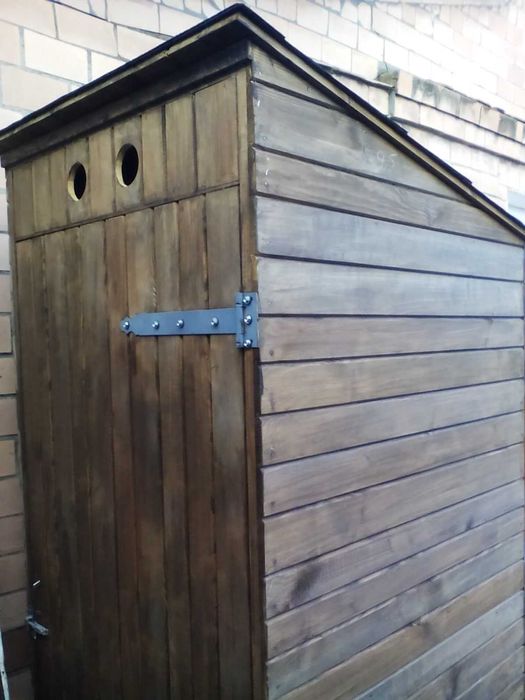 Вуличний туалет.