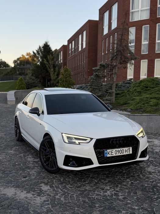 Audi a4b9 s-line quattro