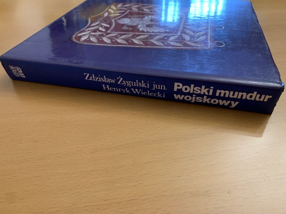 Książka Polski mundur wojskowy