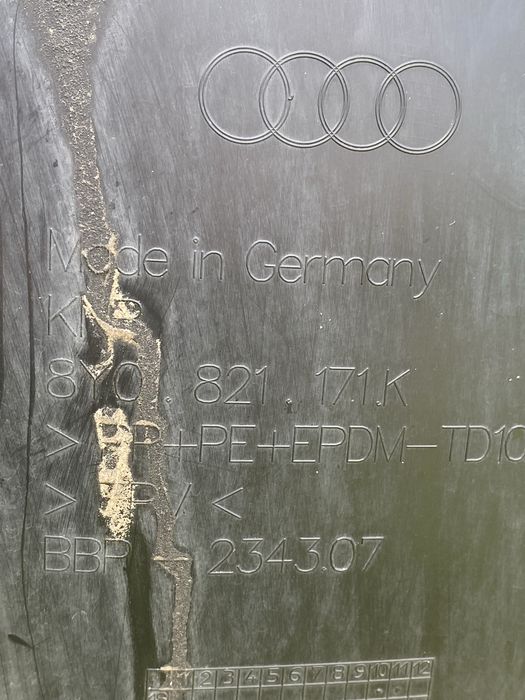 Audi A3 8Y nadkole przód lewe 8Y0821171K