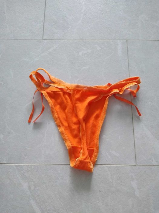 Majtki stringi nieużywane