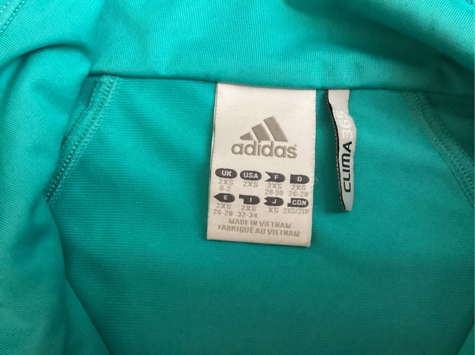 Продам спортивный костюм adidas