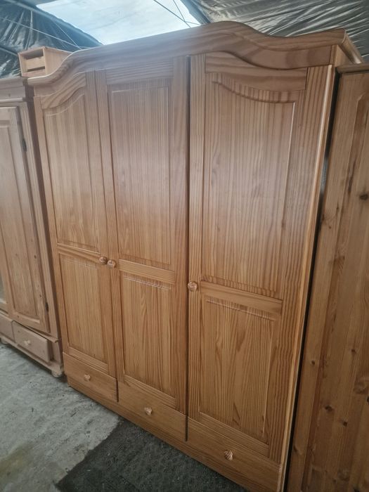 Szafa sosnowa trzy drzwiowa lite drzewo